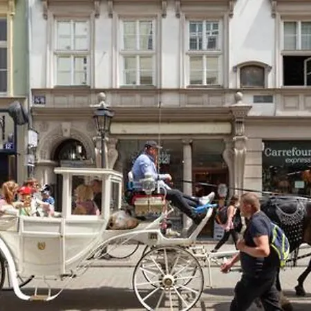 Rex Elegant 1-bedroom By The Market Square Krakau